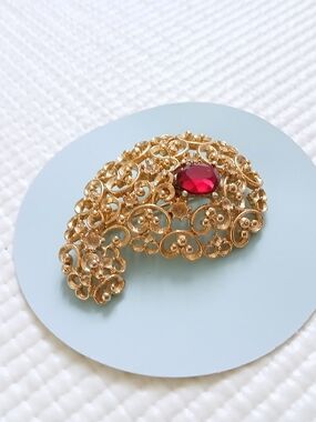 Vintage Gold tone Red rhinestone Paisley Brooch, JJ, signed, 2 4/8, mint, rare